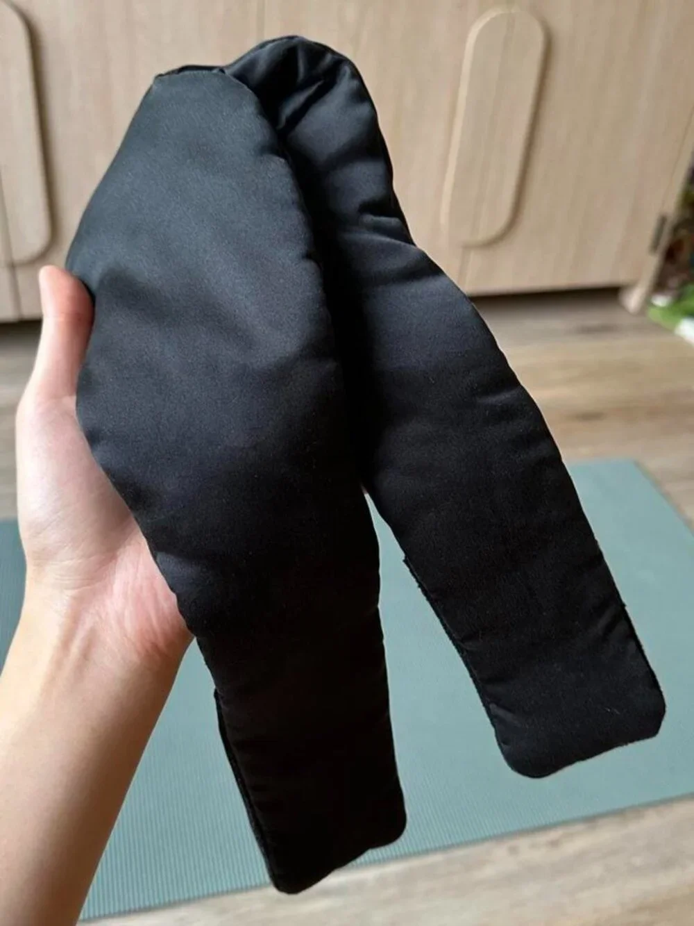 NUOJIA Black 100% mulberry silk sleep mask, similar to the $80 Drowsy sleep mask